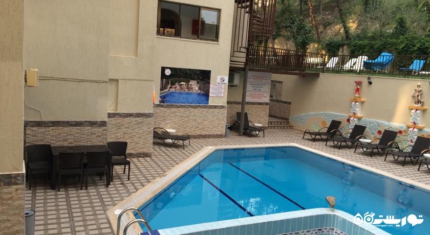 استخر روباز هتل ساترن